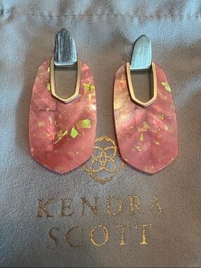 Kendra Scott Kailyn Iridescent coral illusion with Gold Flecks